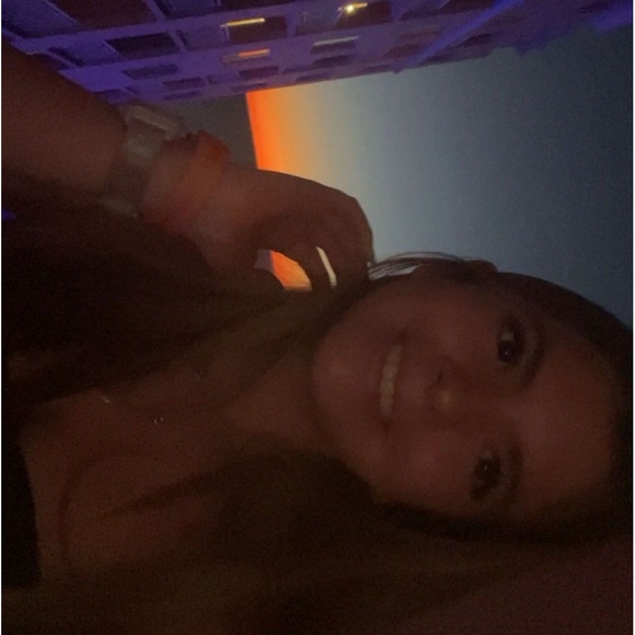 Meet your Posher, Stephanie - Picture 1 of 1